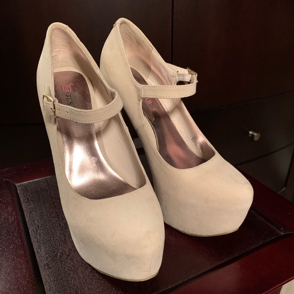 JustFab Payson Beige High Heels 👠. Size 6.5 - Picture 2 of 16